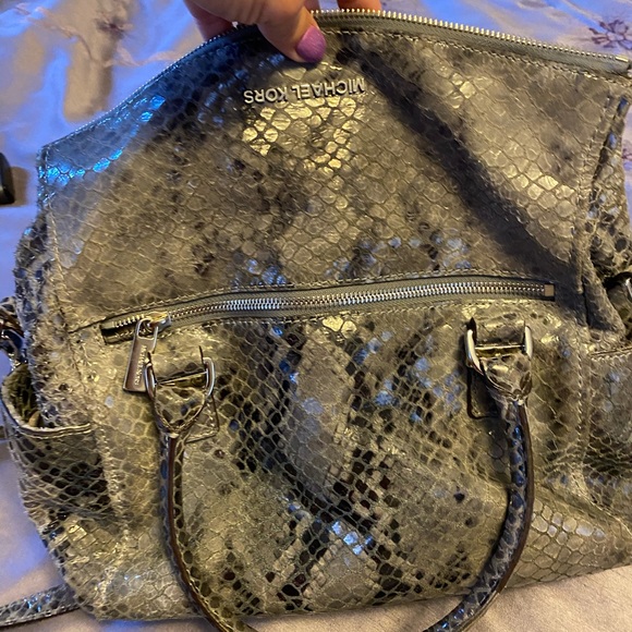 Michael Kors bag with matching wallet - Picture 3 of 11